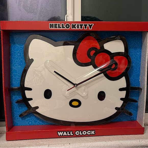 HELLO KITTY WALL CLOCK LARGE FACE ANIMATED CLASSIC ANALOG DECORATIVE SANRIO NEW - Picture 1 of 1